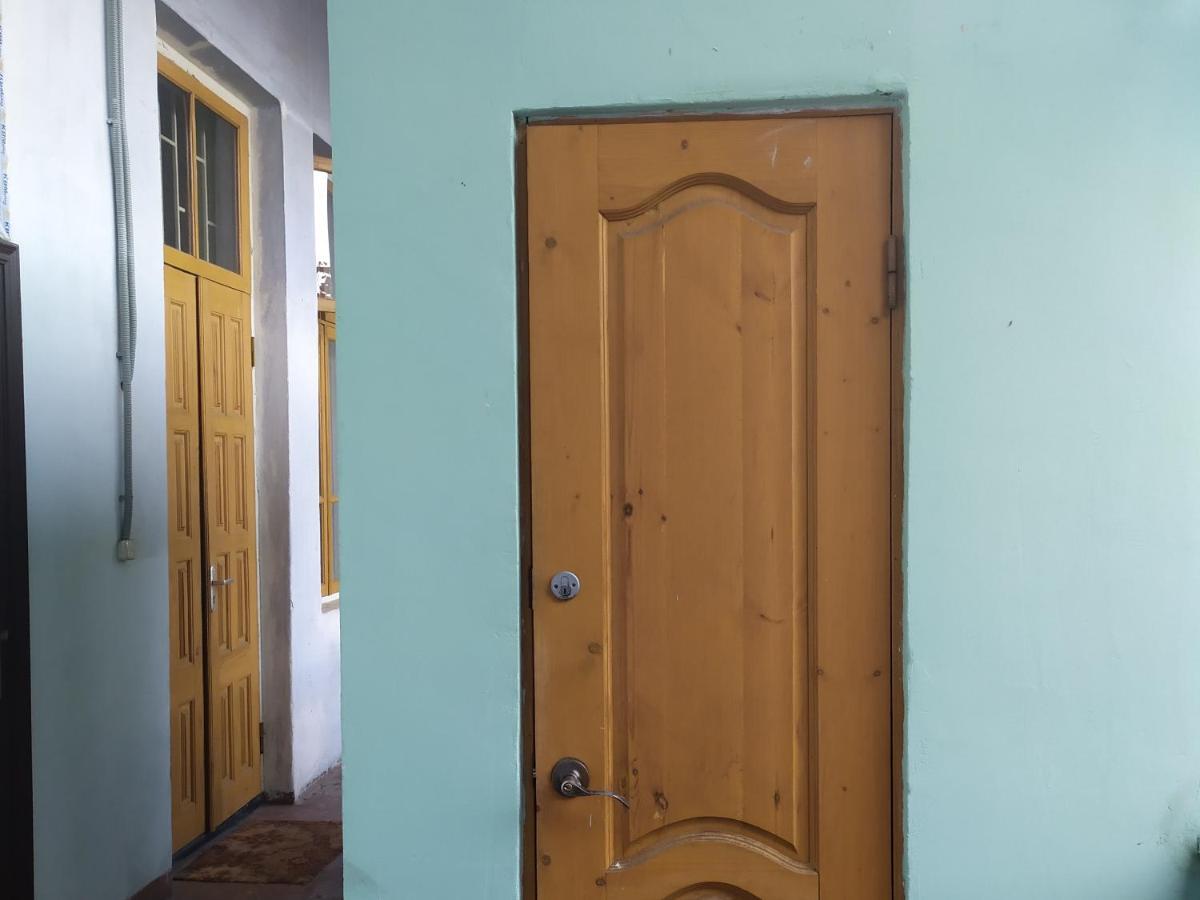 Студия В Центре Сухума Sukhumi Exterior foto